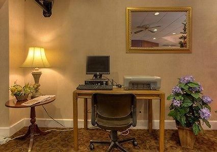 Econo Lodge Inn & Suites لومبيرتون، كارولاينا الشمالية الاعمال الصورة