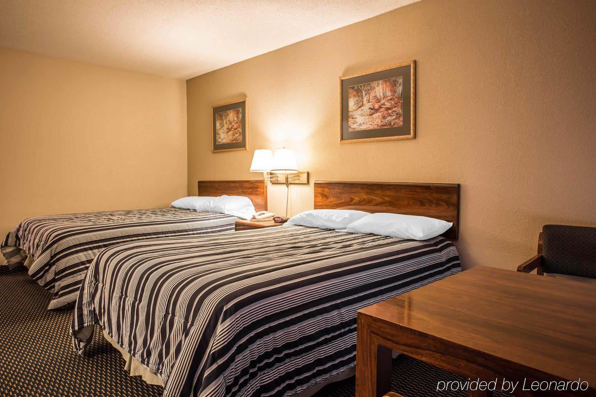 Econo Lodge Inn & Suites لومبيرتون، كارولاينا الشمالية المظهر الخارجي الصورة